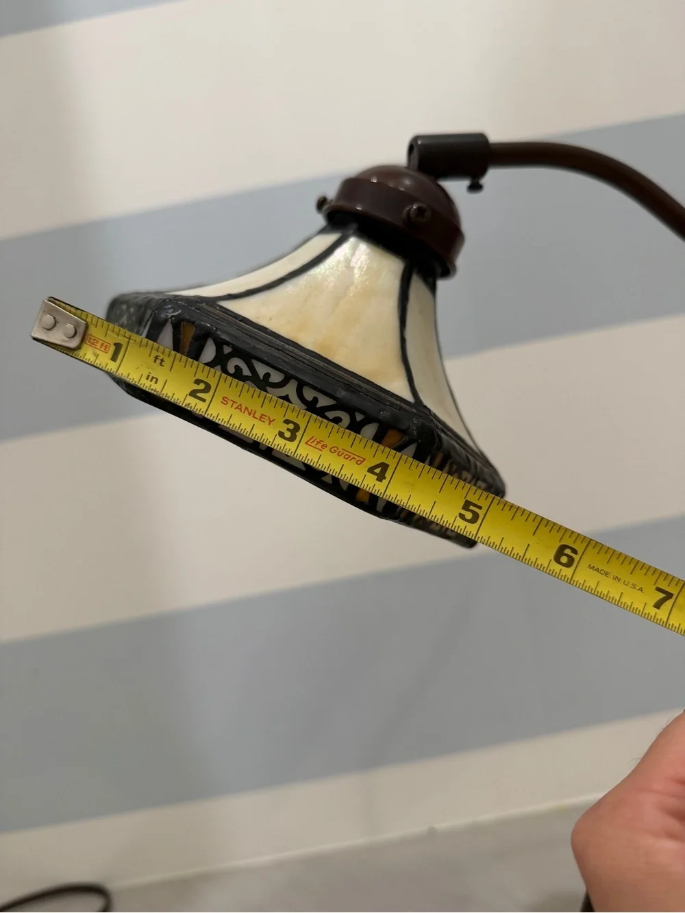 Vintage Ting Shen Tiffany Style Glass Desk Lamp in Cream & Amber